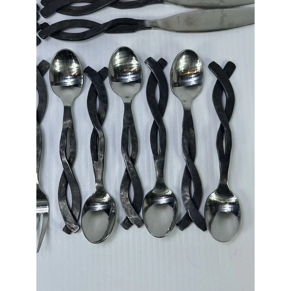 27 Retroneu SPAGHETTI 3 Dinner 5 Salad 8 Tablespoons 6 Teaspoons 5 Knives Flat